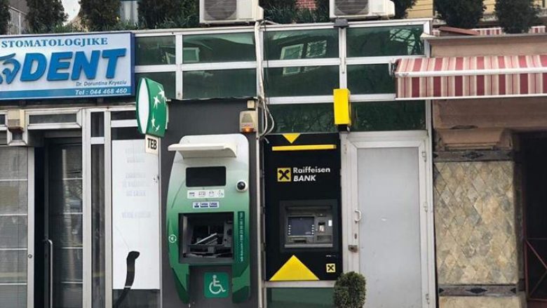 Sulmohet me eksploziv dhe plaçkitet bankomati i TEB Bankës në Prishtinë (Foto)