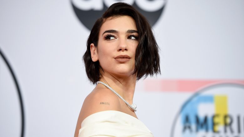 E nominuar në “Billboard Music Awards”, Dua Lipa kërkon votën e fansave