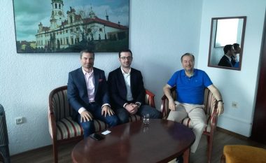 Cahani dhe ambasadori çek flasin për investimet e kompanisë Gjirafa