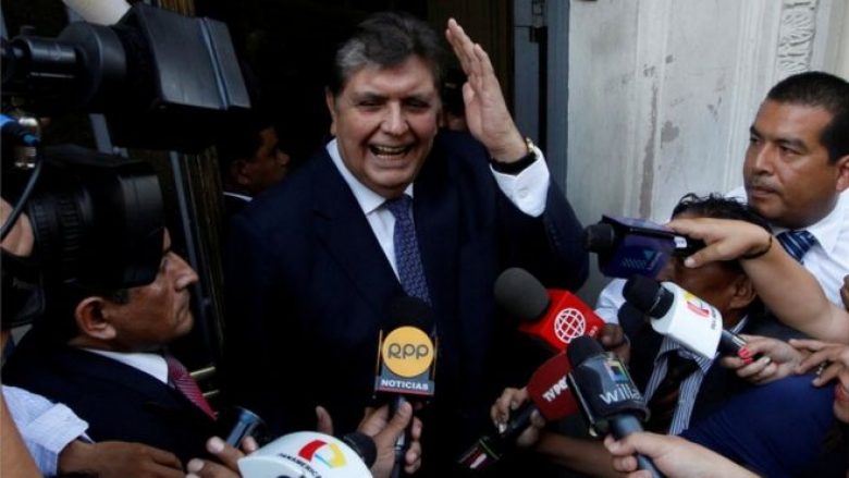 Qëlloi veten me plumb në kokë gjatë arrestimit, ish-presidenti i Perusë në gjendje kome