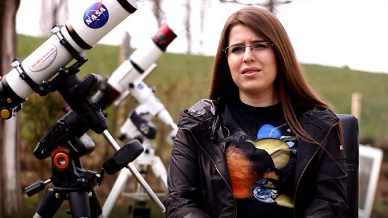 Njihuni me astronomen Pranvera Hyseni, emri i së cilës i është vendosur një asteroidi (Video)