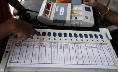 Kishte votuar “partinë e gabuar”, votuesi në Indi këput gishtin e tij (Foto/Video)
