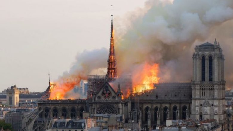 Miliarderi francez ofron 100 milionë euro për të rindërtuar Katedralen e Notre Dame në Paris (Foto)