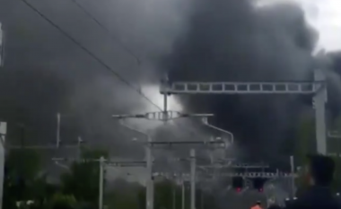 Zjarr dhe tym pranë Aeroportit Heathrow në Londër – një dëshmitar ka thënë se “banesa e tij është lëkundur nga shpërthimet” (Foto/Video)