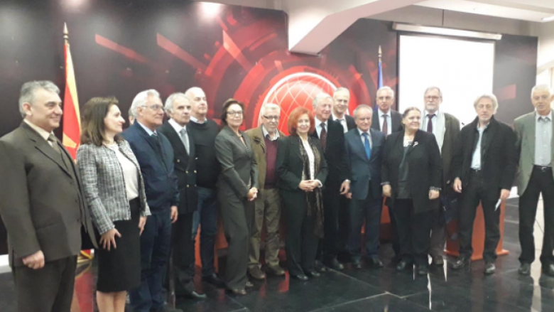 Ish-ambasadorët themelojnë këshill në Maqedoni, do të këshillojnë institucionet për politikën e jashtme