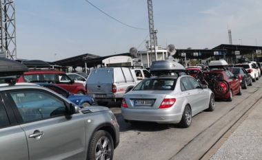 Kolona të gjata në kalimet kufitare, qytetarët e Maqedonisë jashtë shtetit për festën e Pashkëve