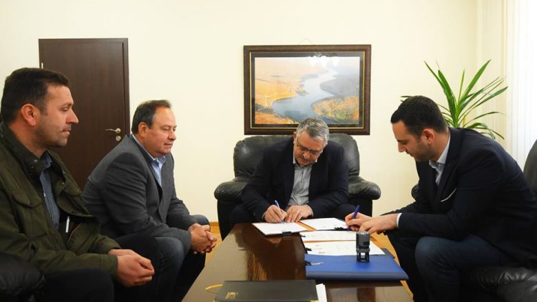 Komuna e Podujevës nënshkruan marrëveshje bashkëpunimi me ‘OJQ Ekovizioni’ në fushën e mbrojtjes së mjedisit