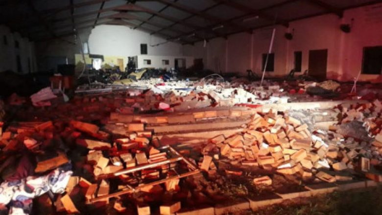 Rrëzimi i murit të një kishe vret së paku 13 persona në Afrikën e Jugut