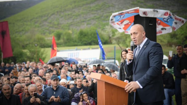 Haradinaj nderon martirët dhe heronjtë në Lubizhdë të Hasit