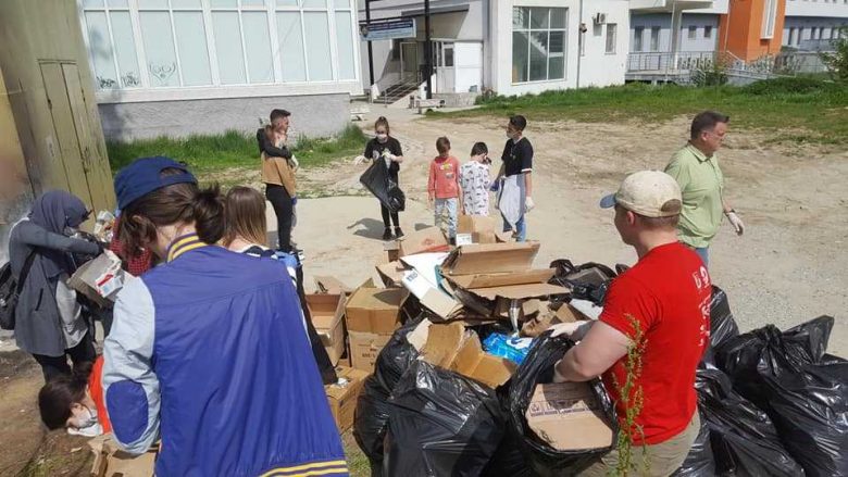 Për dy orë në Tetovë, janë mbledhur 100 qese plastike me mbeturina për Ditën e Planetit Tokë