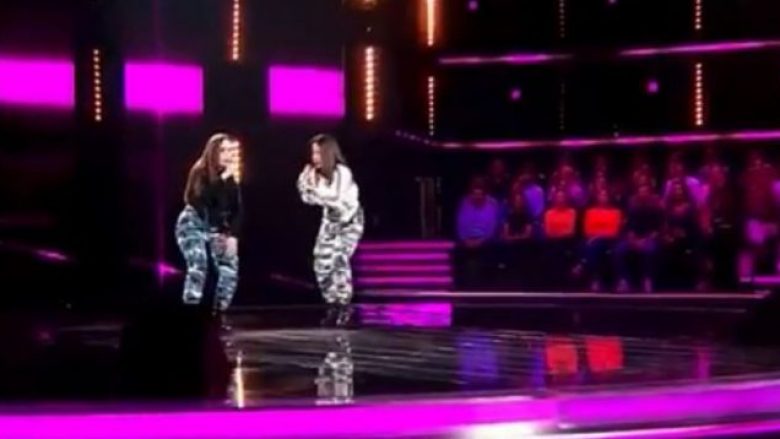 Dy motra shqiptare kalojnë garën në “The Voice of Italy” me këngën e Erës dhe Ledrit