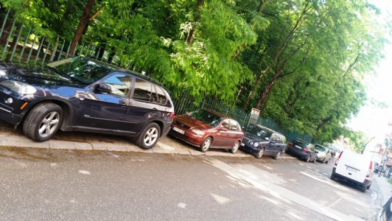 Kryeinspektori i Prishtinës: Veturat që do të konfiskohen në Prishtinë do të mbahen deri në pesë ditë