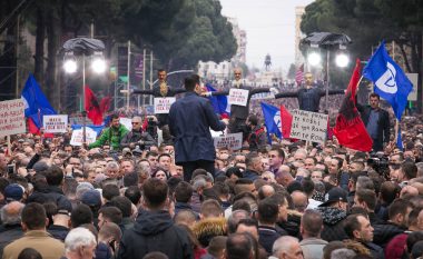 Opozita sot proteston, Rama largohet nga Tirana