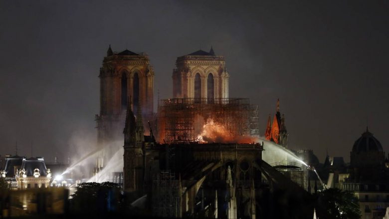 Pesha e kambanave, numri i vizitorëve,…: Detaje interesante rreth Katedrales Notre Dame në Paris (Foto)