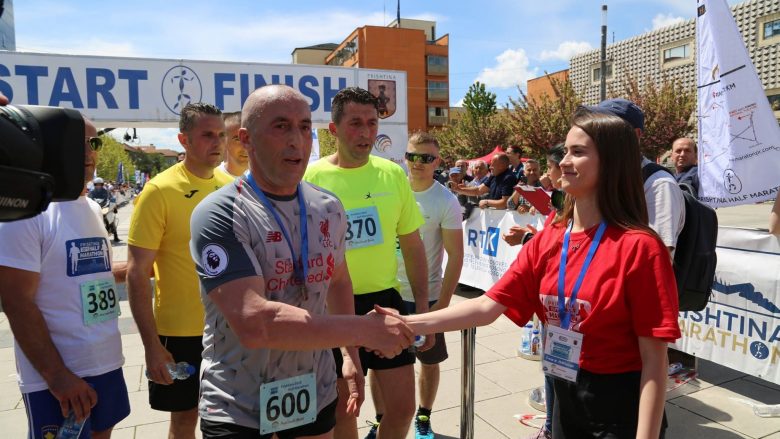 Kryeministri Haradinaj mori pjesë në Gjysmëmaratonën e Prishtinës