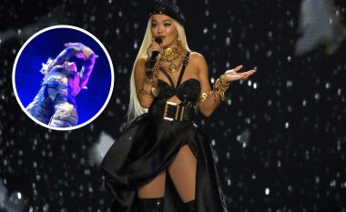Rita Ora bën shqiponjën në mes të skenës, në Norvegji