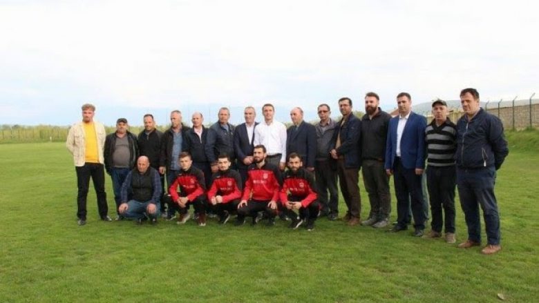 Ministri Gashi premton stadium në Rogovë