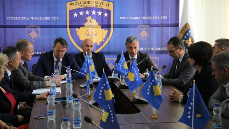 Kryeprokurori i Shtetit dhe Kryesuesi i Këshillit Prokurorial u ofrojnë përkrahje Prokurorive Themelore në Pejë dhe në Gjakovë