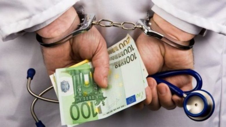 Arrestohet punëtorja e QKUK-së, kapet në flagrancë duke marr 400 euro ryshfet