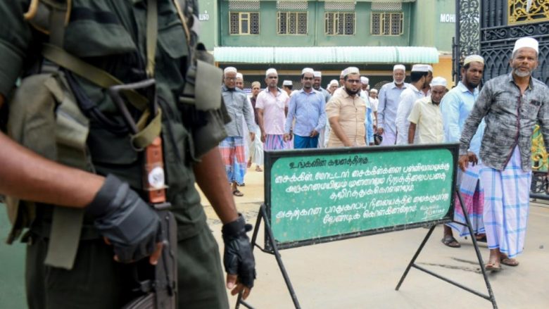 Vriten tre anëtarë të familjes së organizatorit të sulmeve në Shri Lankë