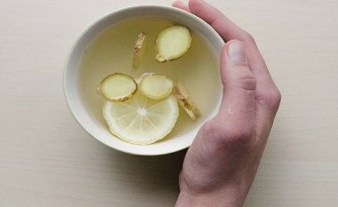 Metoda më e shpejtë për të humbur peshë – nevojitet vetëm ujë, mjaltë dhe limon