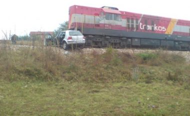 Aksident në mes një automjeti dhe treni në Drenas