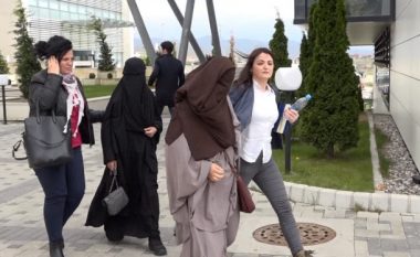 KMDLNj: Përdorimi i burkas në vende publike të ndalohet me ligj
