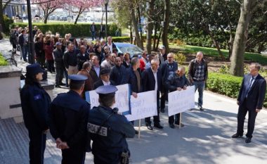Punëtorët teknikë të Prishtinës kërcënojnë me grevë të përgjithshme
