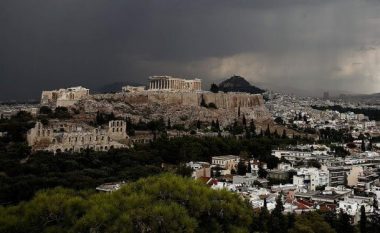 Rrufeja godet Akropolisin, katër të lënduar