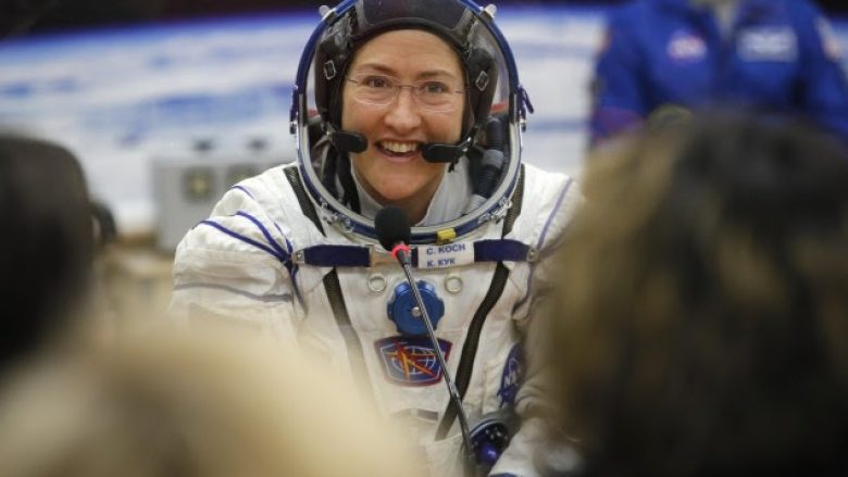 Christina Koch 11 muaj në hapësirë, kërkon të thyejë rekordin e femrave
