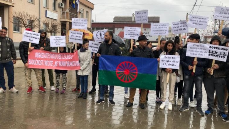 Protestë kundër martesave të hershme te komunitetet pakicë në Kosovë