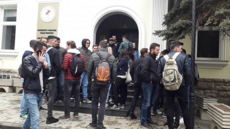 Parlamenti Studentor bllokon Rektoratin, kërkon shkarkimin e bordit të UP-së