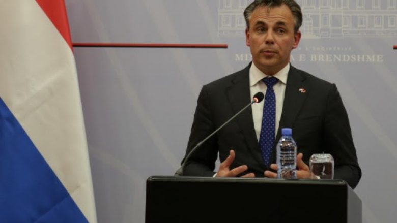 Ministri holandez thotë që shqiptarët nuk kanë shans të marrin azil