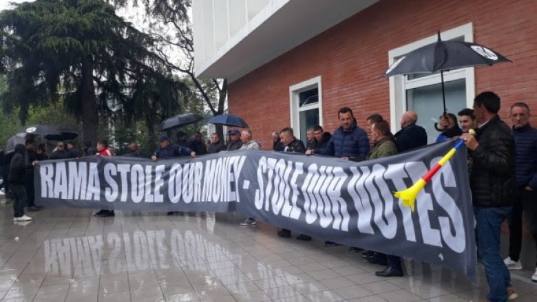 Protesta e opozitës në Tiranë