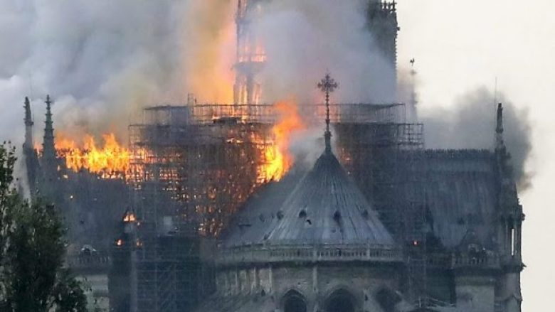 ​Merkel: Notre Dame, simbol i Francës dhe kulturës tonë evropiane