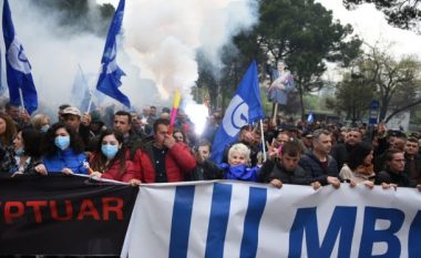 Protesta në Shqipëri, opozita shqiptare bllokon pesë rrugë kombëtare