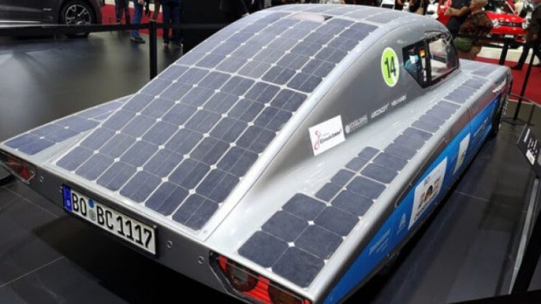 Prodhimi i veturës diellore elektrike nis vitin e ardhshëm
