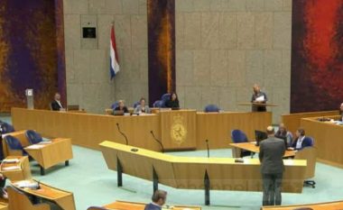 Holanda votoi për rikthimin e vizave për Shqipërinë