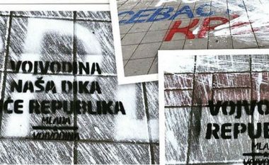 Novi Sadi gdhinë me mbishkrimet: “Kosova nuk është Krime”, “Vojvodina Republikë” (Foto)