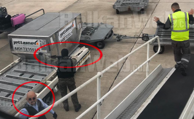 Vjedhja e miliona eurove në Aeroportin e Tiranës, publikohen pamjet e para – grabitësit me armë në shkallët e avionit (Foto)