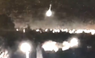 Shpërthen meteori mbi Australi, për pak sekonda natën e shndërron në ditë (Video)