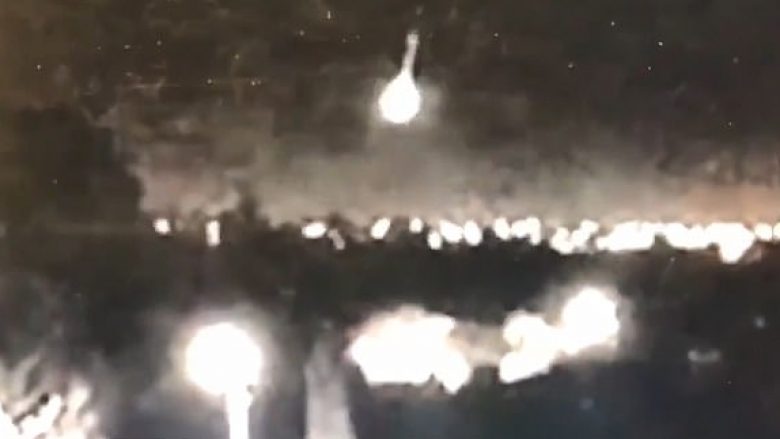 Shpërthen meteori mbi Australi, për pak sekonda natën e shndërron në ditë (Video)