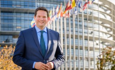 Eurodeputeti austriak, Lukas Mandl: Angazhohem fuqimisht që kosovarët të lëvizin pa viza