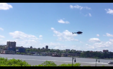 Rrëzohet helikopteri në lumin Hudson të New Yorkut, policia shpëton pilotin – kalimtari i rastit filmon gjithçka (Video)
