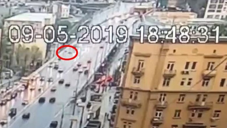 Kishte kritikuar autoritet ruse për rrëzimin e aeroplanit, gazetari vdes në aksident misterioz në Moskë – kamerat filmuan gjithçka (Video)