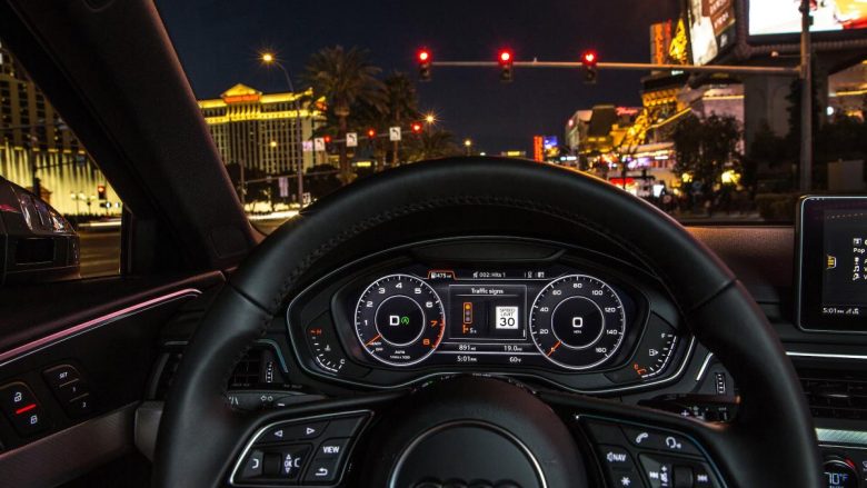 Audi lidh veturat me semaforët për të arritur gjithnjë dritën e gjelbër