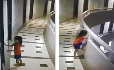 Pesëvjeçarja sumnabul doli nga dhoma e hotelit dhe kaloi murin mbrojtës të ballkonit, ra nga kati i 11-të – shpëtoi mrekullisht (Video)