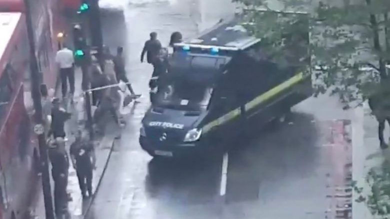 Dëgjohet një “shpërthim i fuqishëm”, policia bllokon disa rrugë në Londër