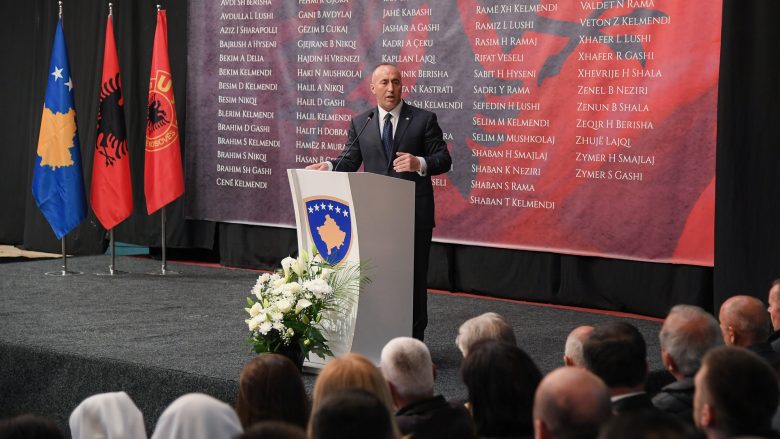 Haradinaj: Nuk duhet ta lejojmë askënd të na ofendojnë të rënët për liri