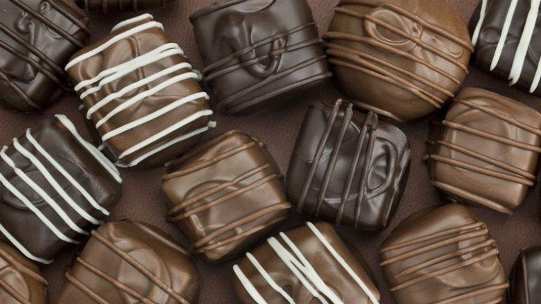 Çokollata e zezë është ilaç për trurin – e forcon memorien dhe përqendrimin
